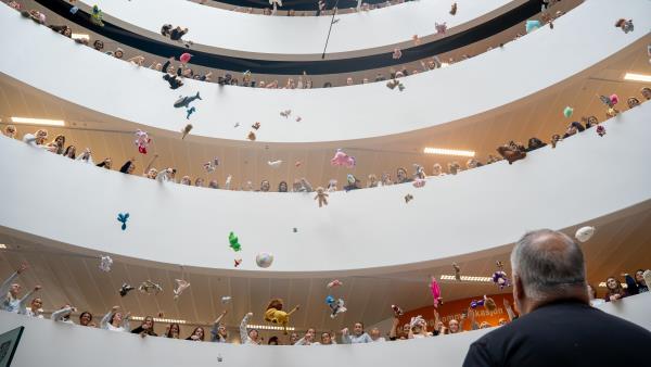 Lenke til artikkel: Bamseregn på Tangen: – For en fantastisk gjeng!